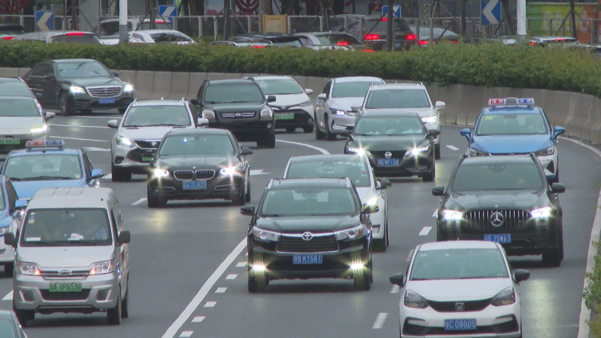 【防層層抽成】高德打車被約談 要求保障司機收入