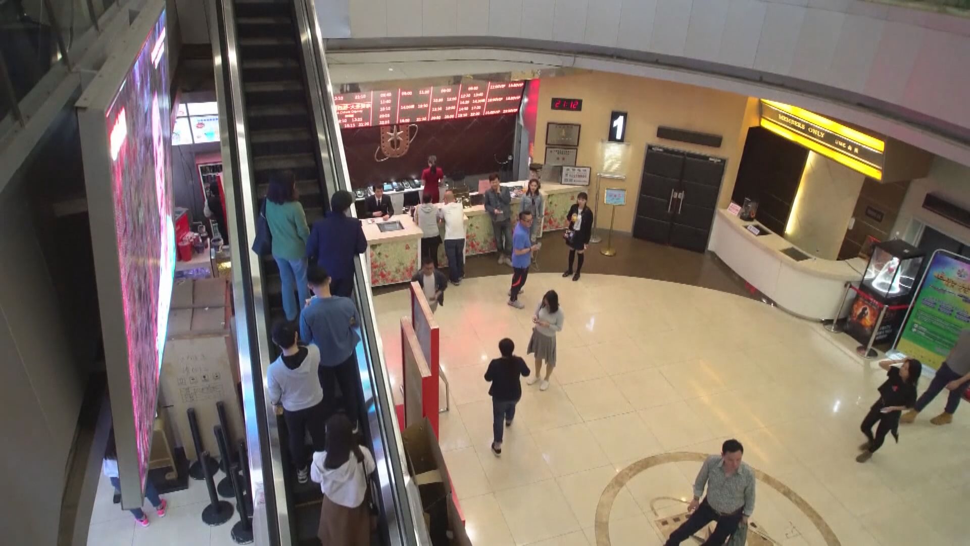 【入場人次減】內地去年電影票房跌近23%至425億人幣