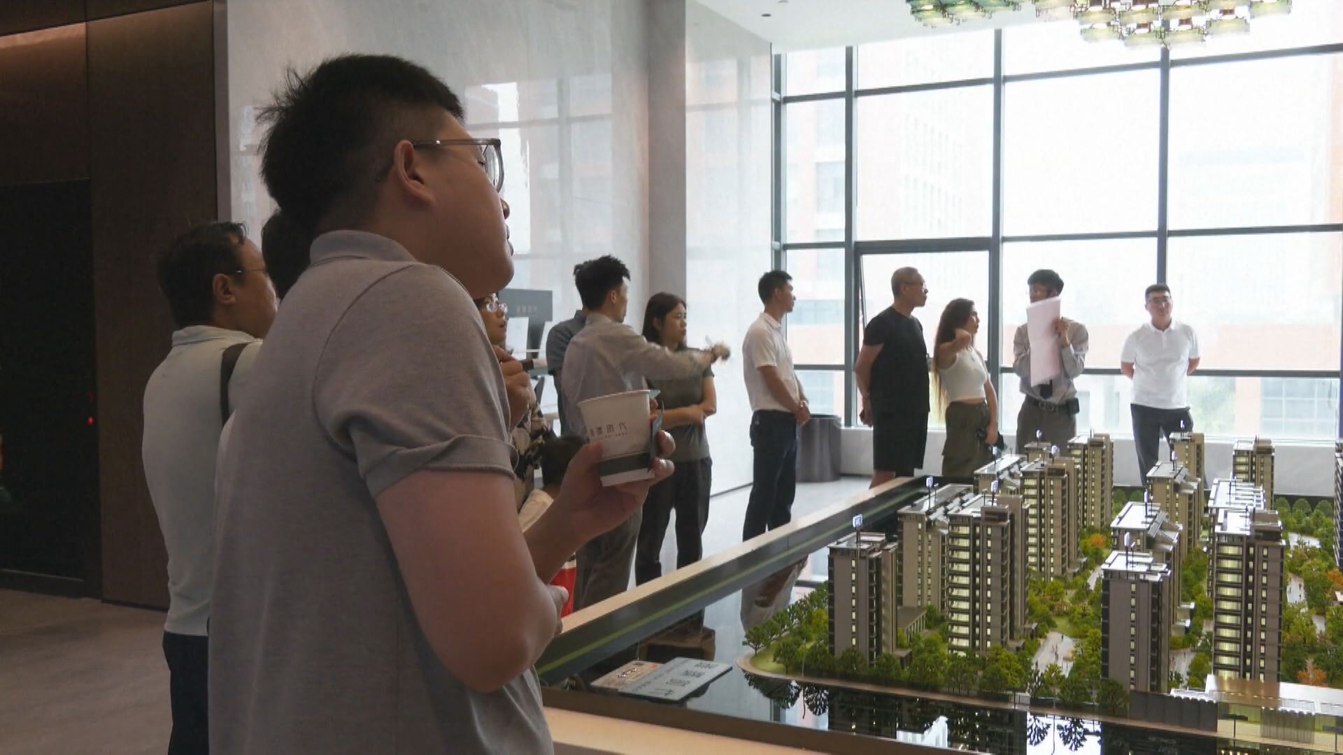 【內地樓市】大和、摩通:冇政策刺激銷售跌幅勢再擴大