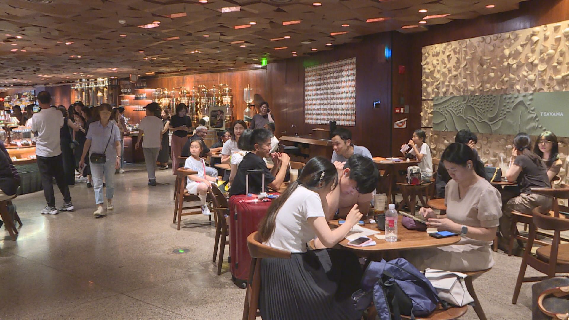 【購Starbucks中國業務】彭博:博裕擬引入騰訊、GIC等