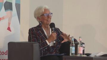 【撐鮑威爾？】拉加德警告:政府參與制定利率或令經濟失調