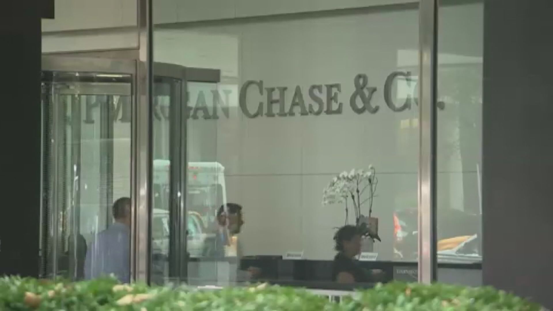 【危機未除】惠譽警告或降摩通等銀行評級