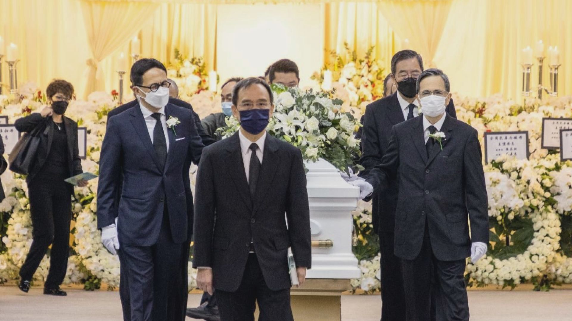 李澤鉅及李澤楷出席佘周孔屏安息禮拜