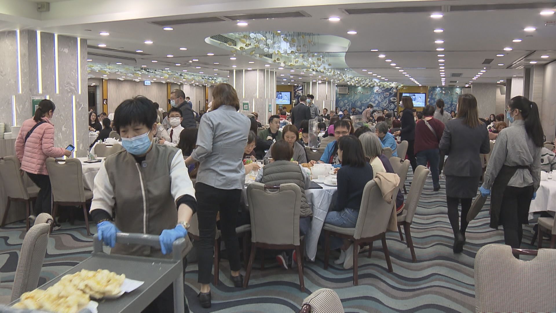 【就業改善】港餐飲服務業失業率跌 惟零售微升