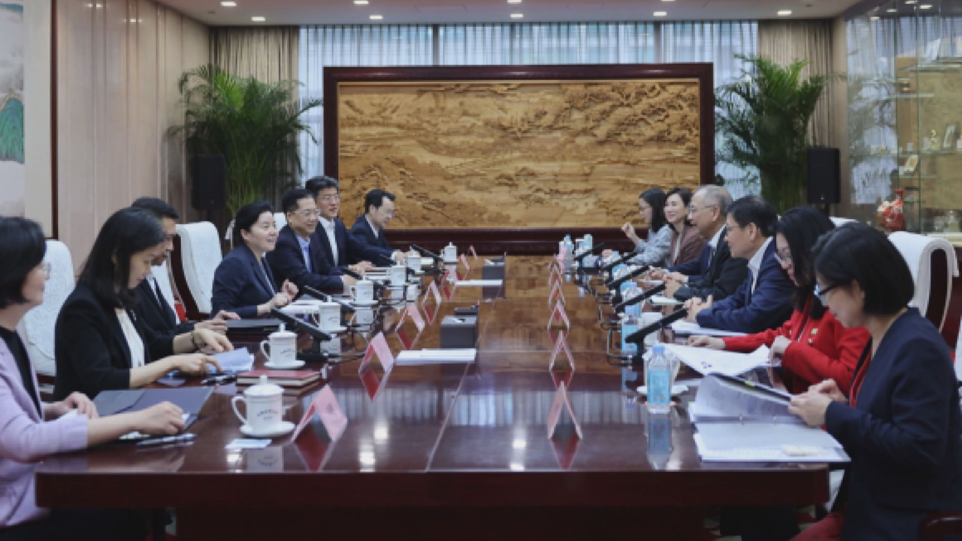 【銀公訪京】金監總局局長丁向群晤余偉文及代表團