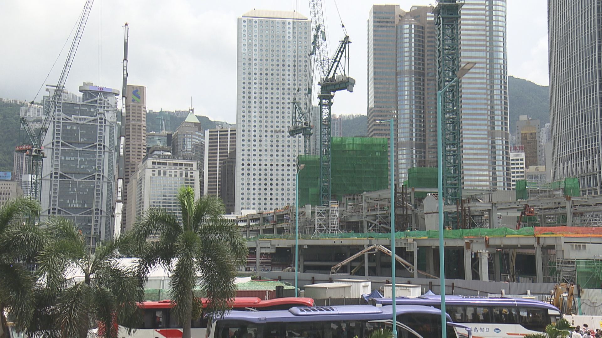 【地王甲廈「天價」預租】大摩料利商廈前景 瑞銀憂中環業主股受壓