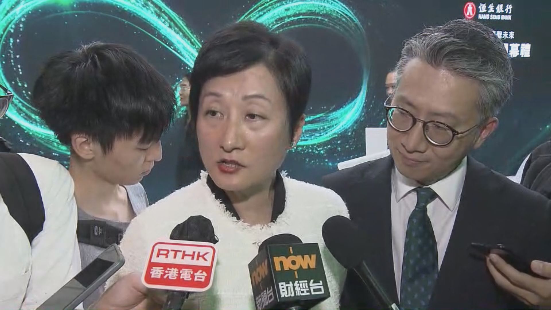 【疫後復常】恒生:零售或銀行業內地客增加