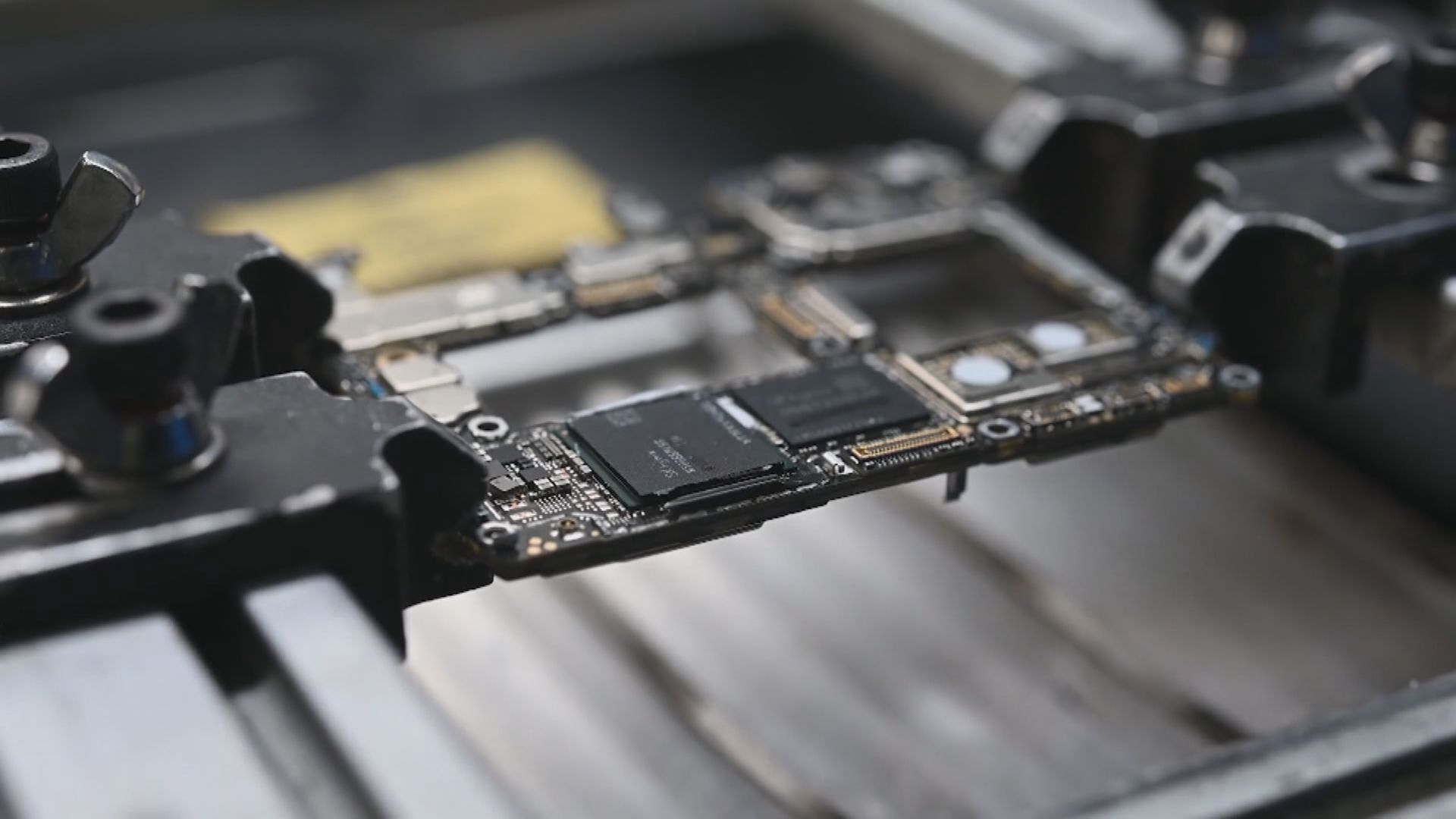 【中美角力】美國商務部正調查華為手機使用中國製晶片