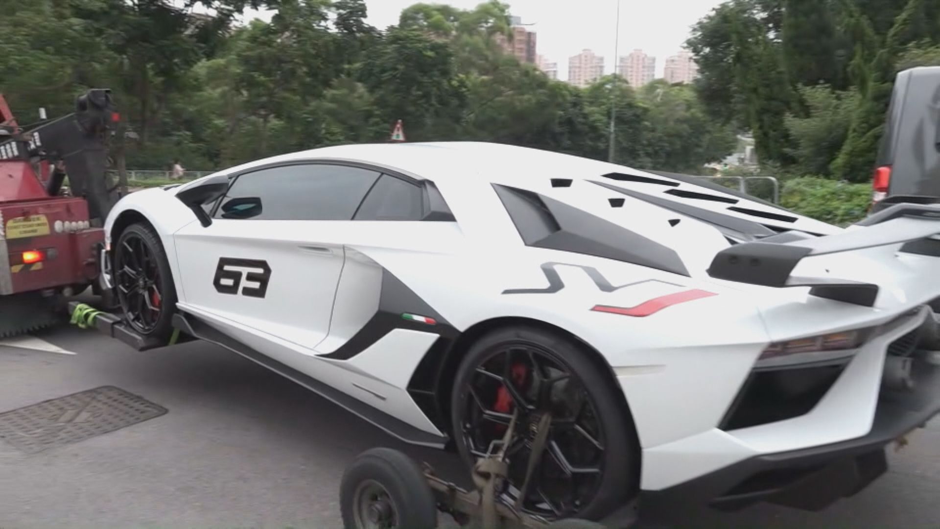 【JPEX案】警屯門拖走一輛疑跟犯罪得益有關林寶