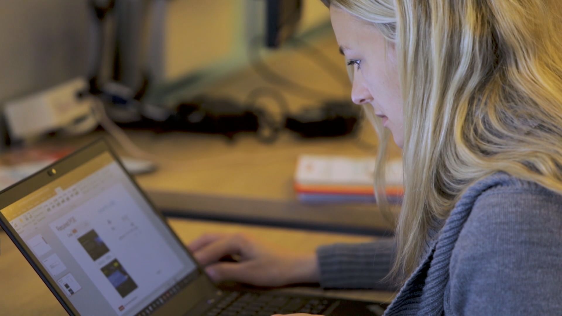 【PC市場】聯想楊元慶：最快下半年個人電腦業務或恢復增長