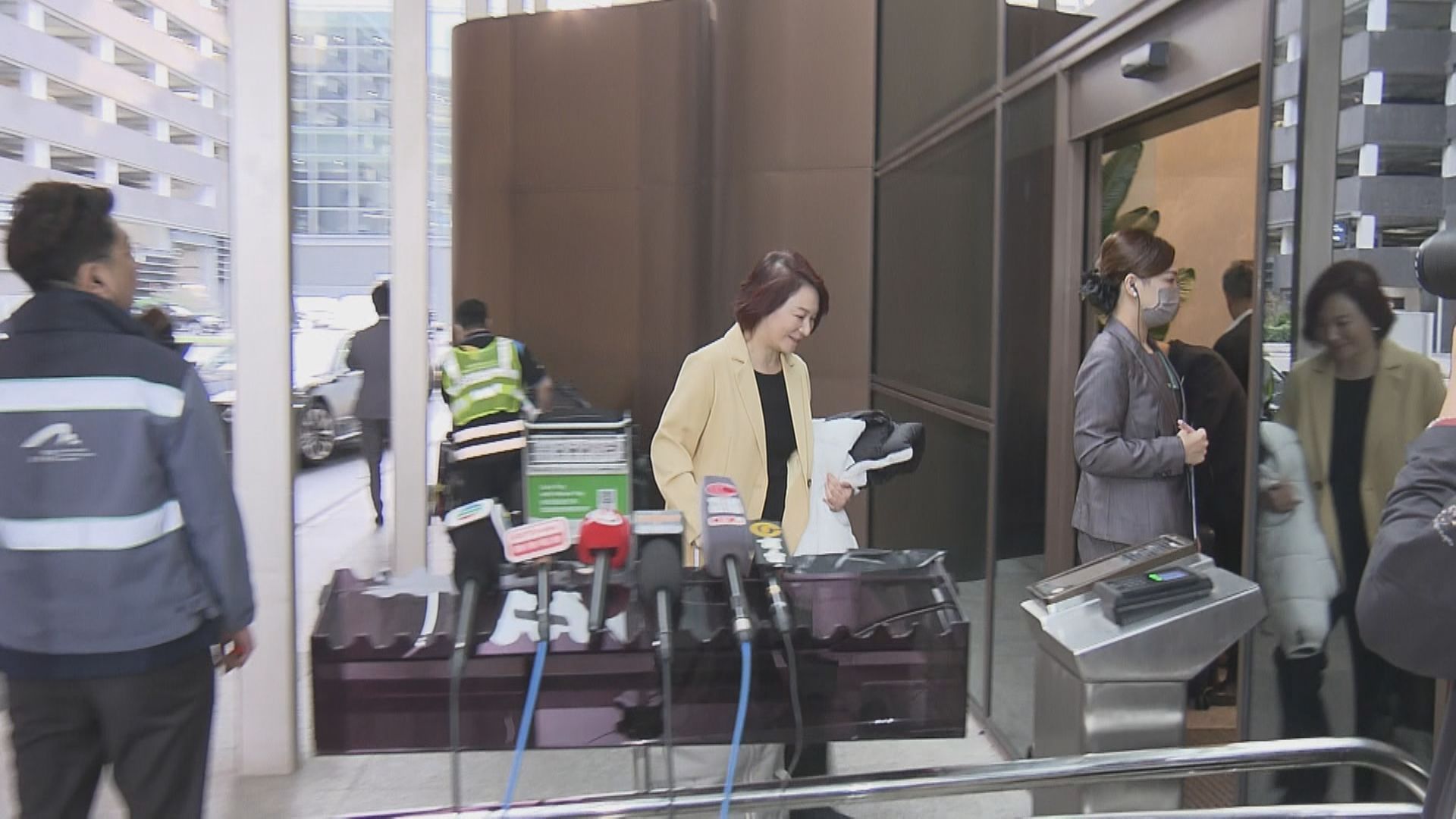 【兩會2026】港區人大政協赴京 李慧琼倡在港發國債常態化