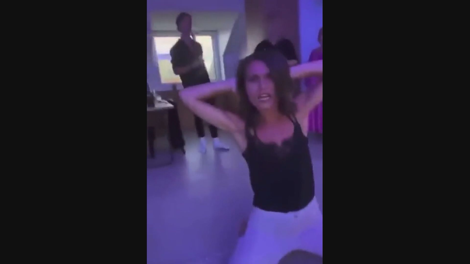 芬蘭總理派對狂歡片段曝光惹爭議　稱行為合法會我行我素