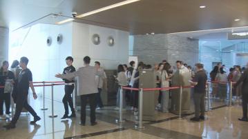 【周末樓市】新盤繼續熱賣打殘二手 中原成交近「腰斬」