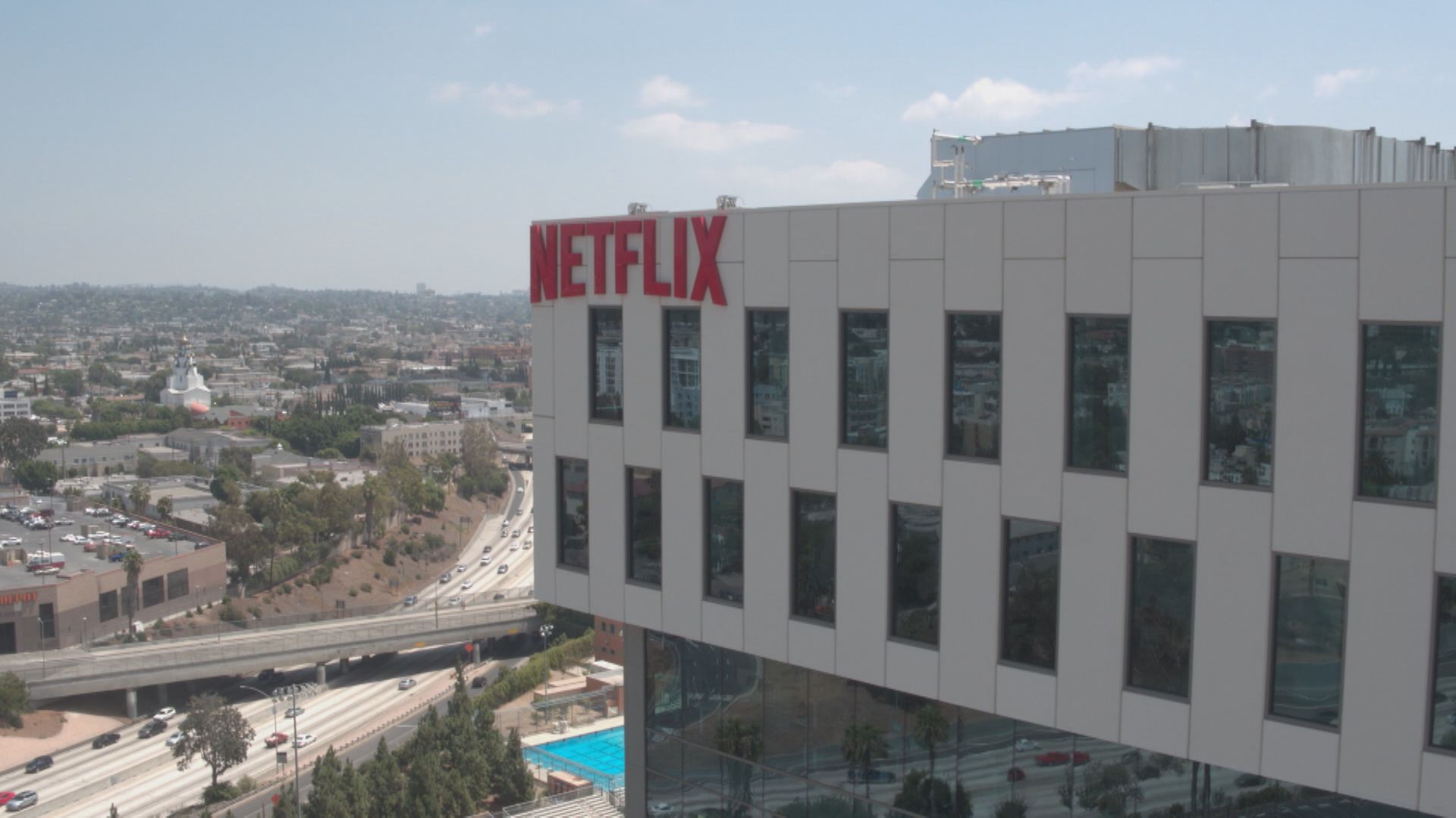 【盤後勁升】Netflix上季盈利、新用戶超預期  加英美法月費