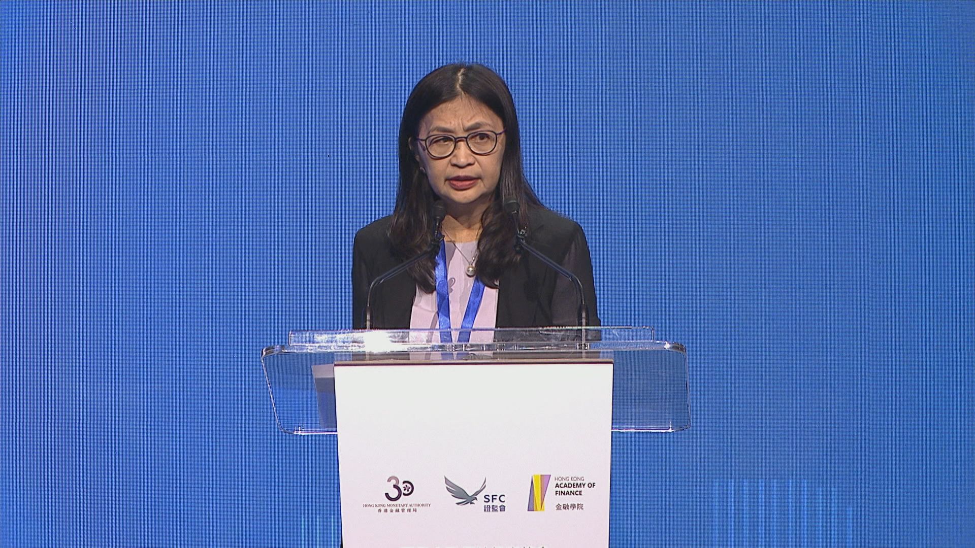【金融峰會】證監梁鳳儀:地緣政治不利應對通脹、高息等問題