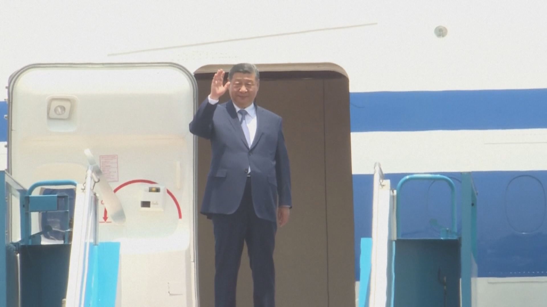 【出訪東南亞首站】習近平抵達越南 冀就中越關心問題深入交換意見