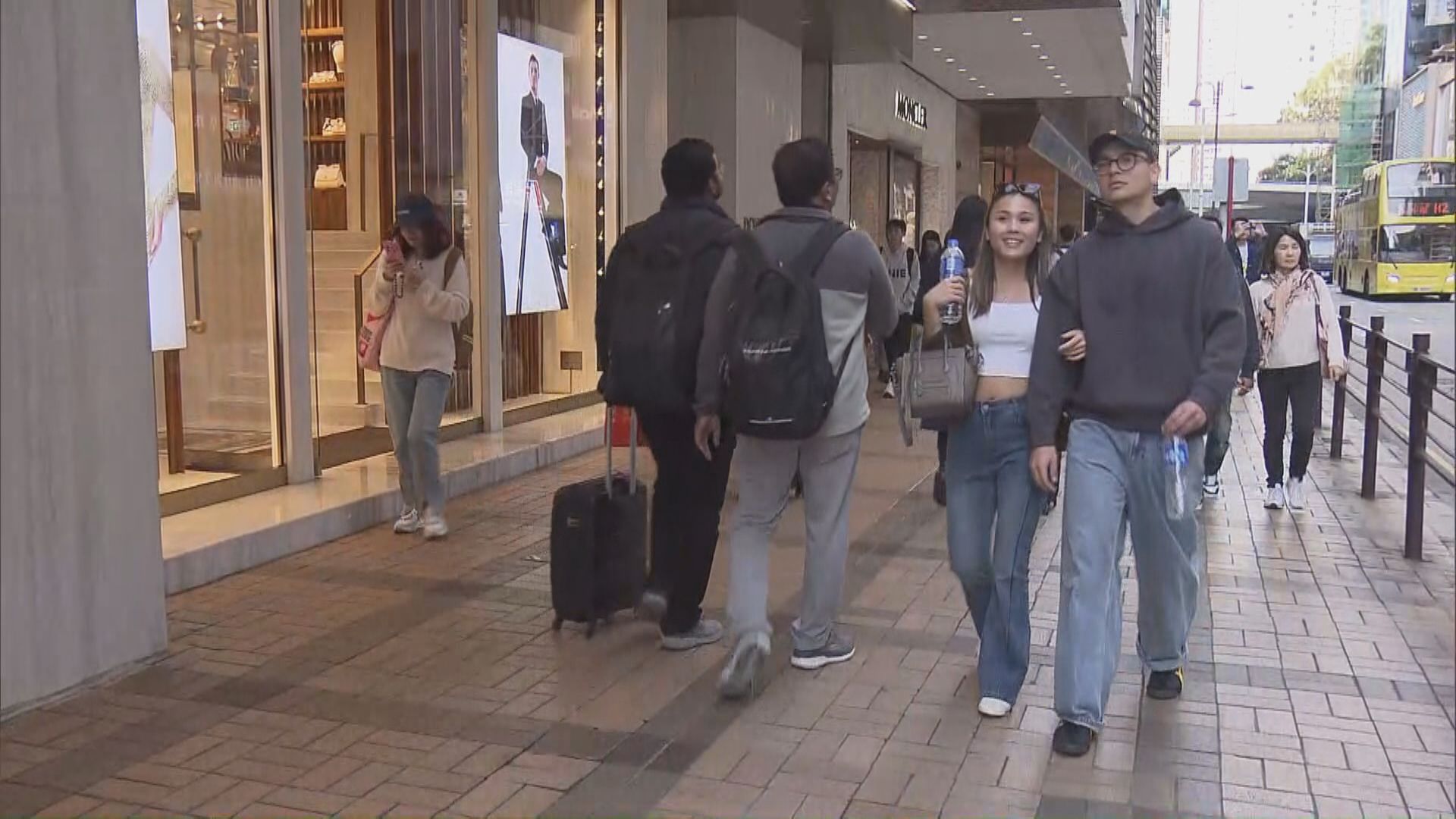 【訪港旅客】首兩月按年升18%至995萬人次