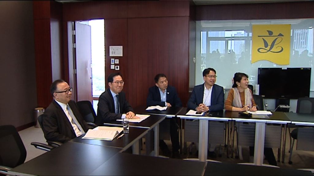 民主派就財委議程排序晤陳健波