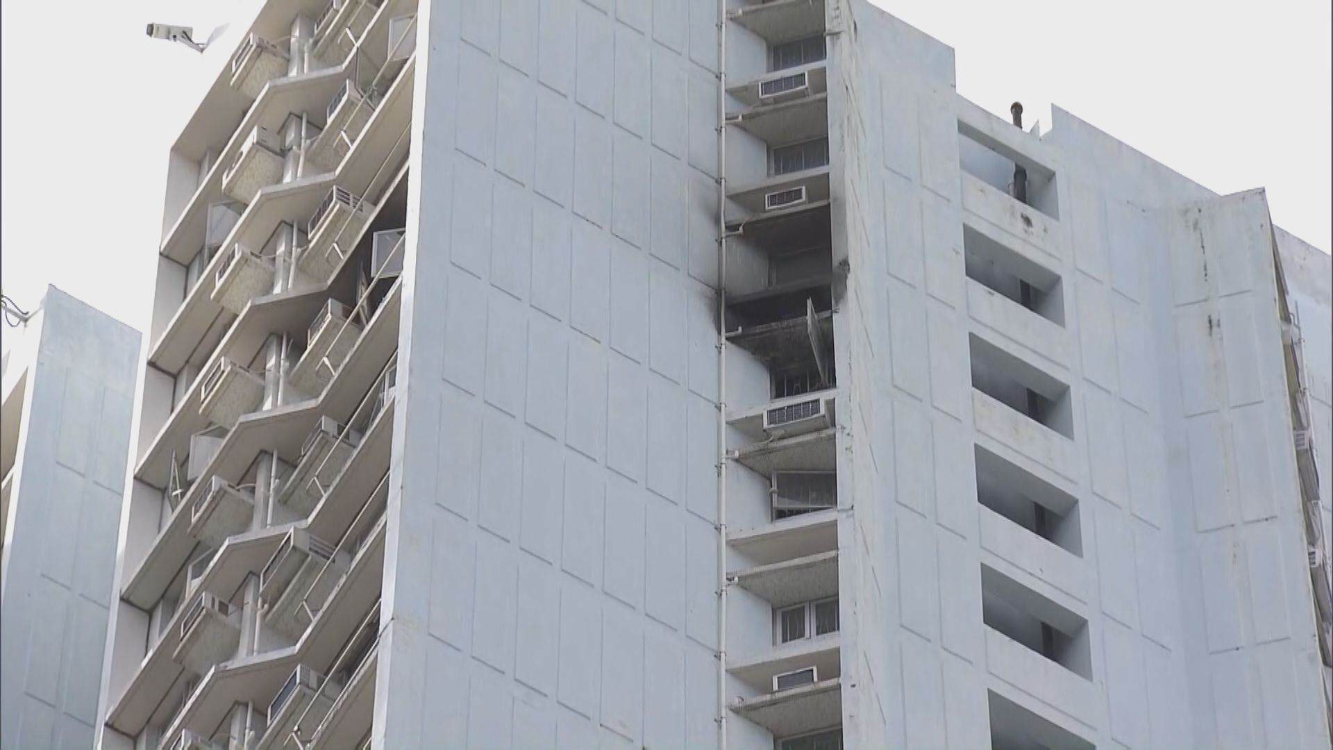 慈樂邨四姊妹商討賣樓致爭執 單位起火四人傷 大姊被捕 