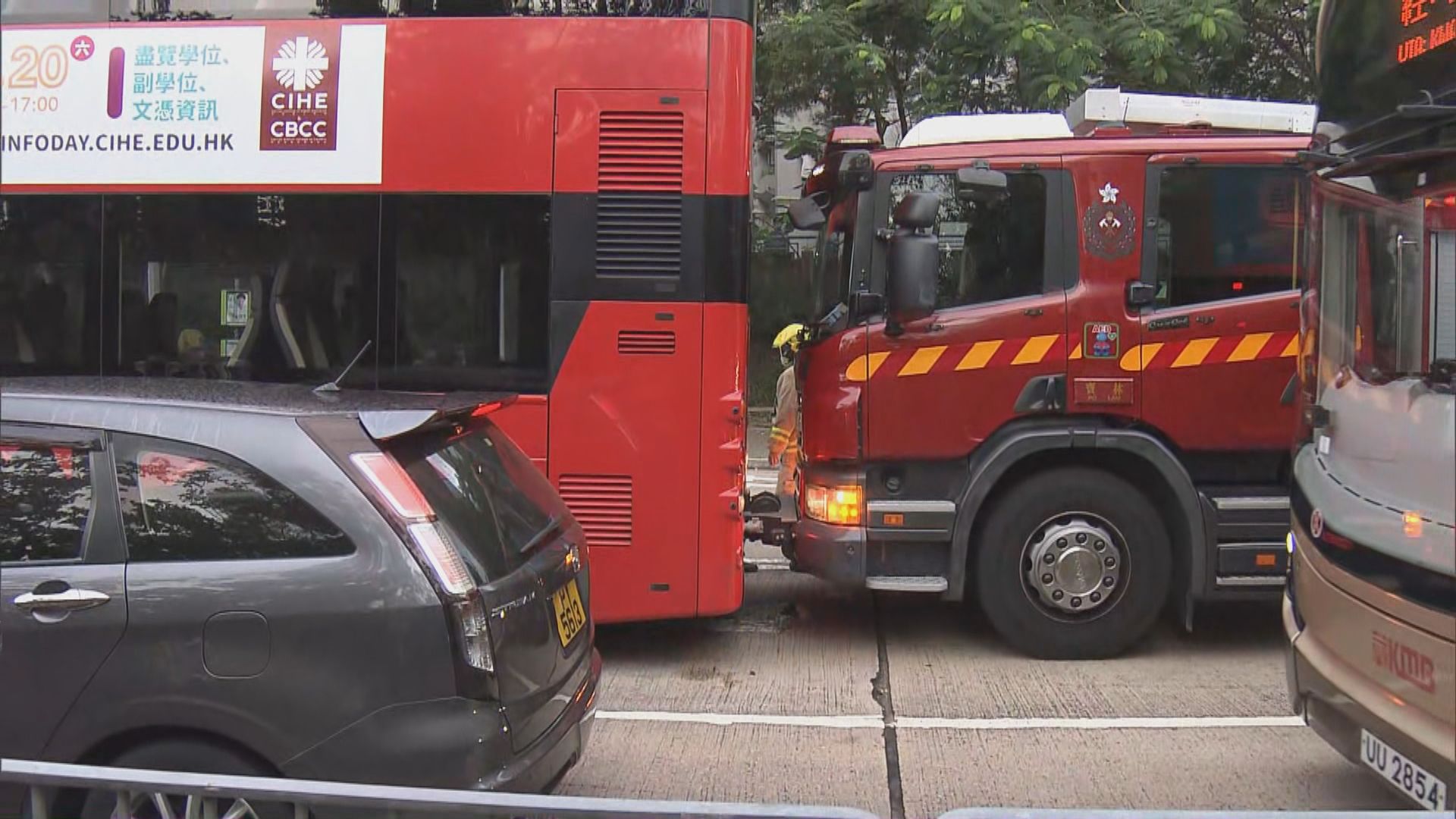 將軍澳寶琳北路巴士冒煙無人傷