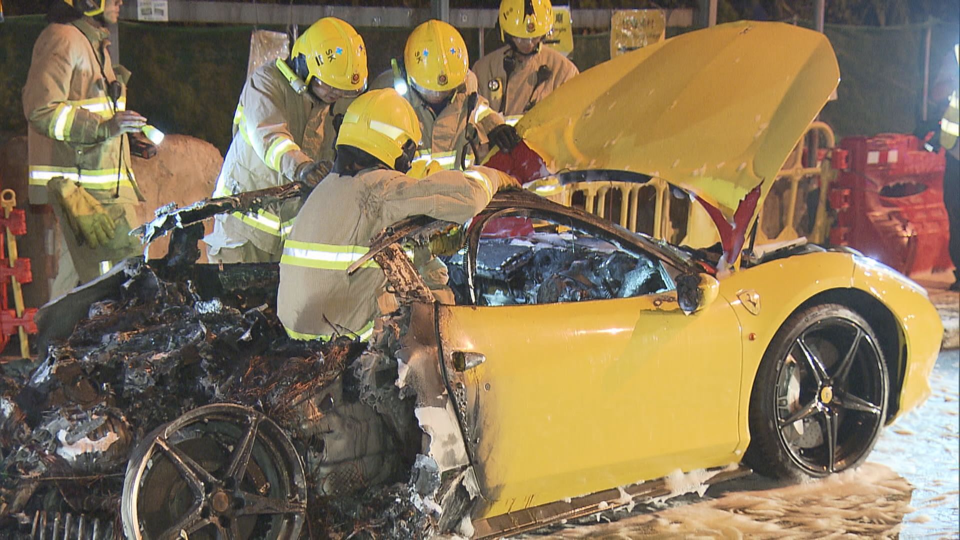 西貢公路跑車起火無人傷
