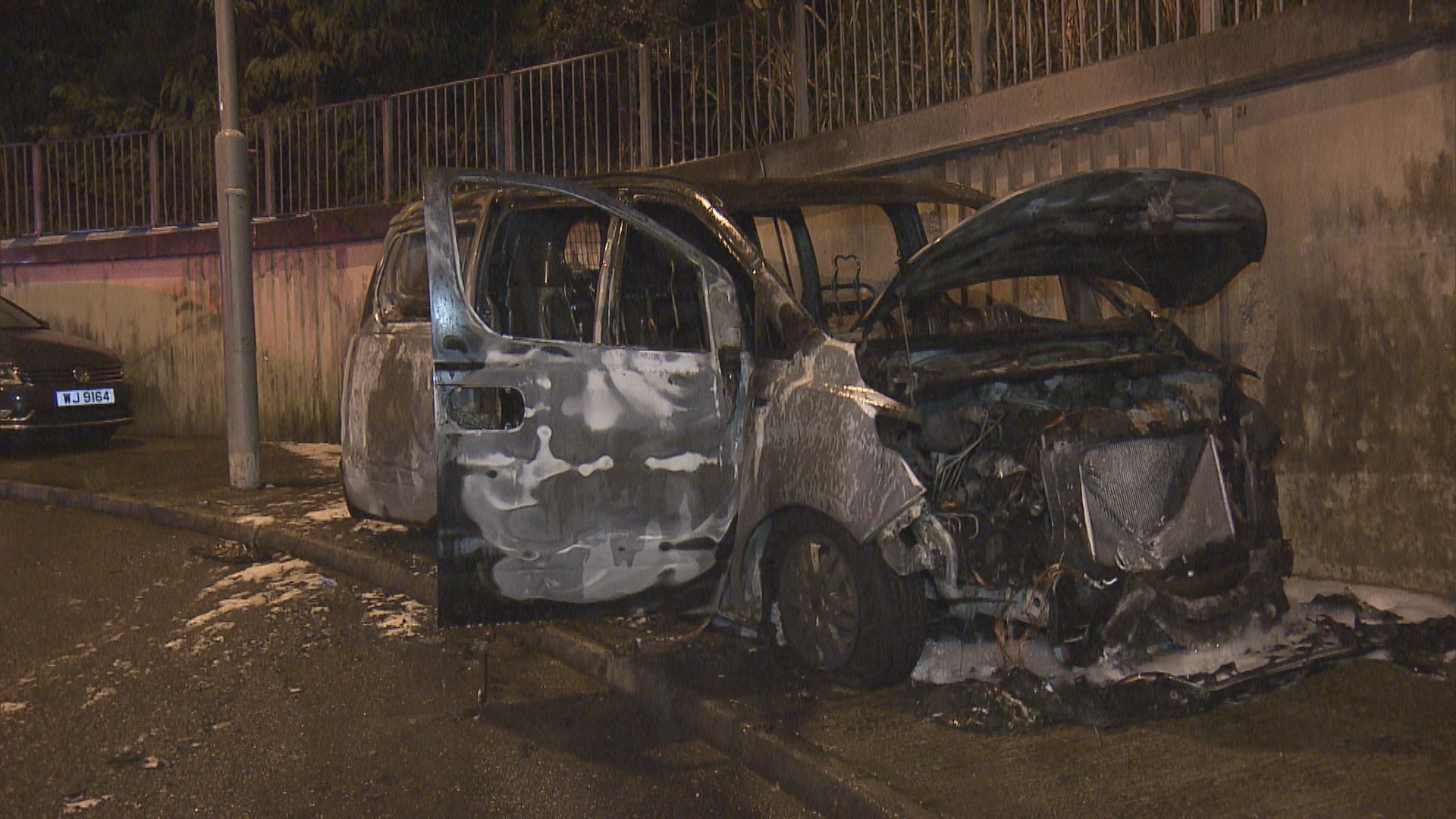 沙田博泉街客貨車遭縱火燒毀