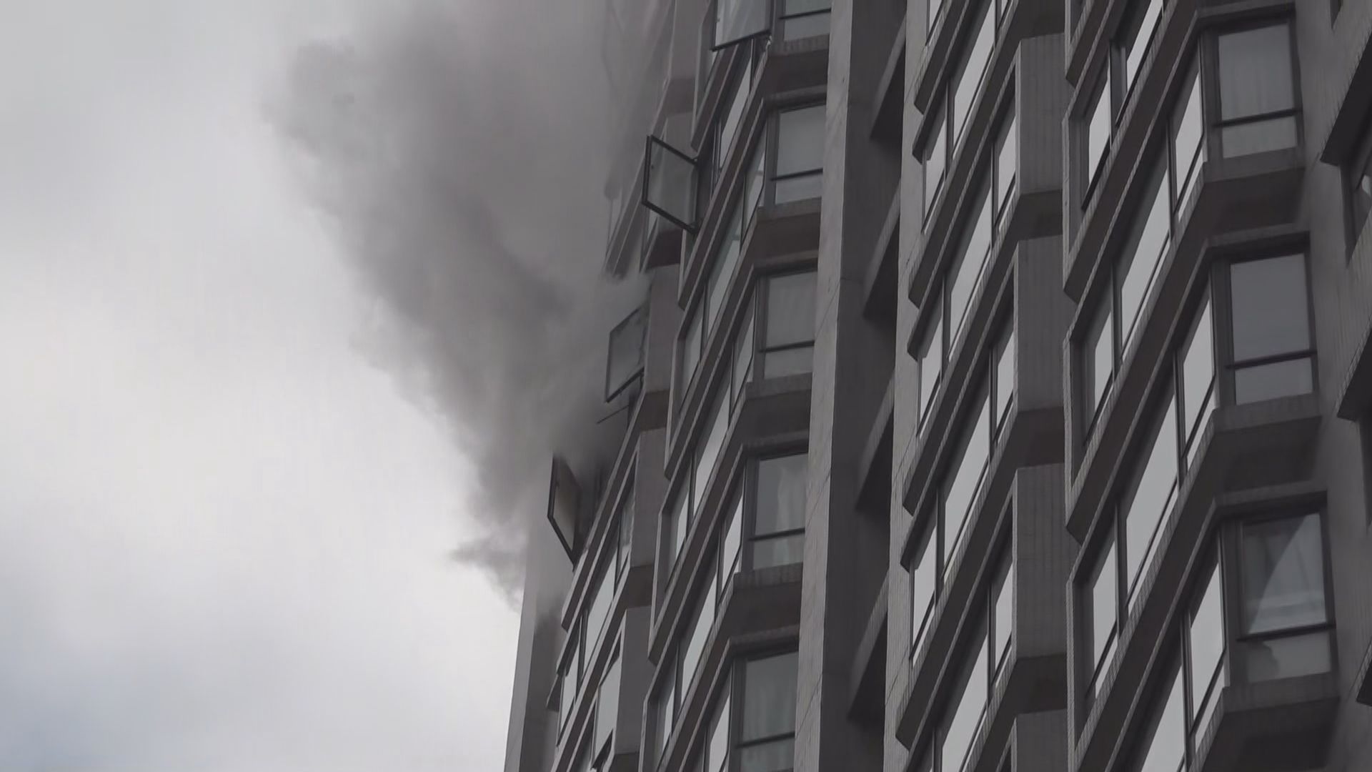 半山麥當勞道一單位着火　一人不適兩貓亡