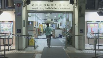 麥美娟到梁顯利社區中心 稱會盡力滿足受影響居民需要