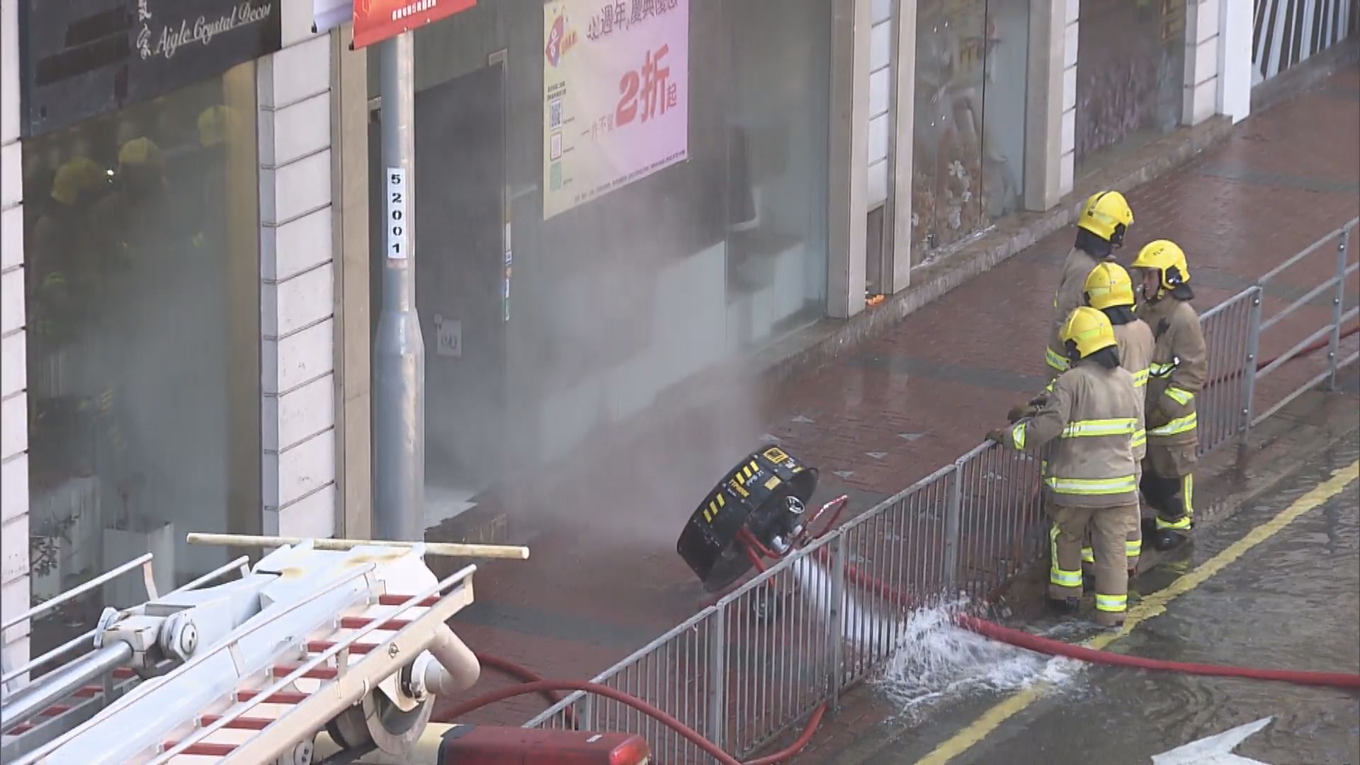 銅鑼灣燈飾店起火　兩人吸入濃煙送院