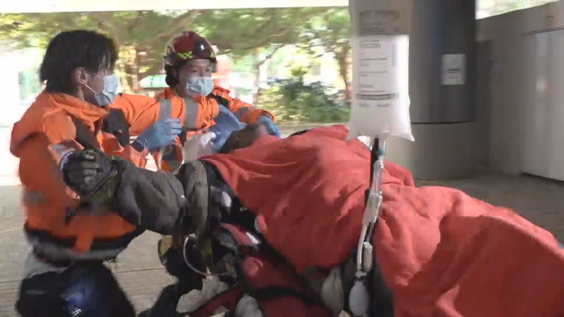 大埔宏福苑四級火　據了解有消防員送院後不治