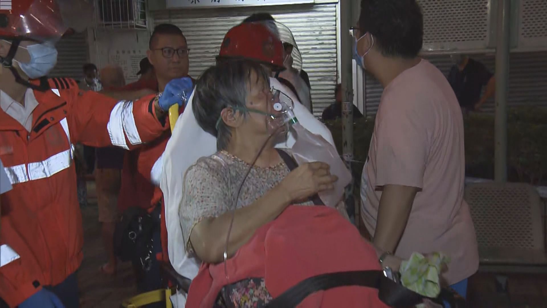 葵涌荔景邨單位起火四人不適送院