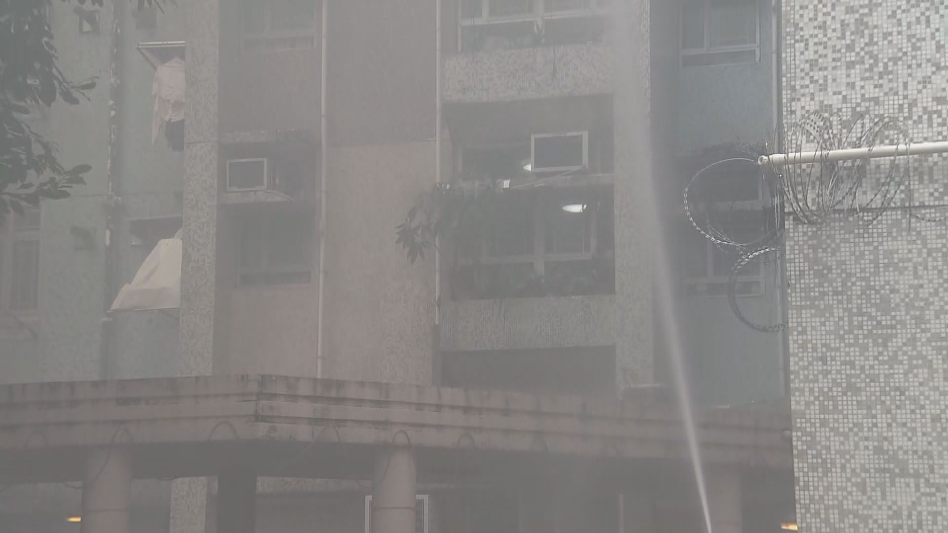 葵涌葵俊苑三級火警　兩名住客送院