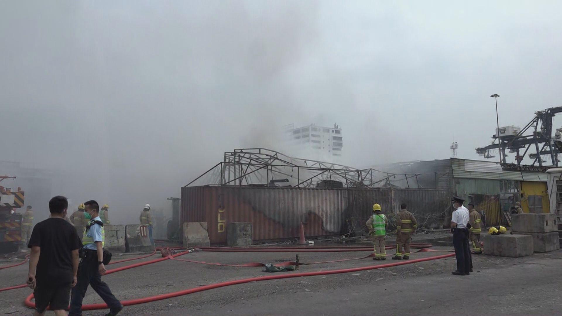 葵涌貨櫃碼頭南路露天停車場火警　無人受傷