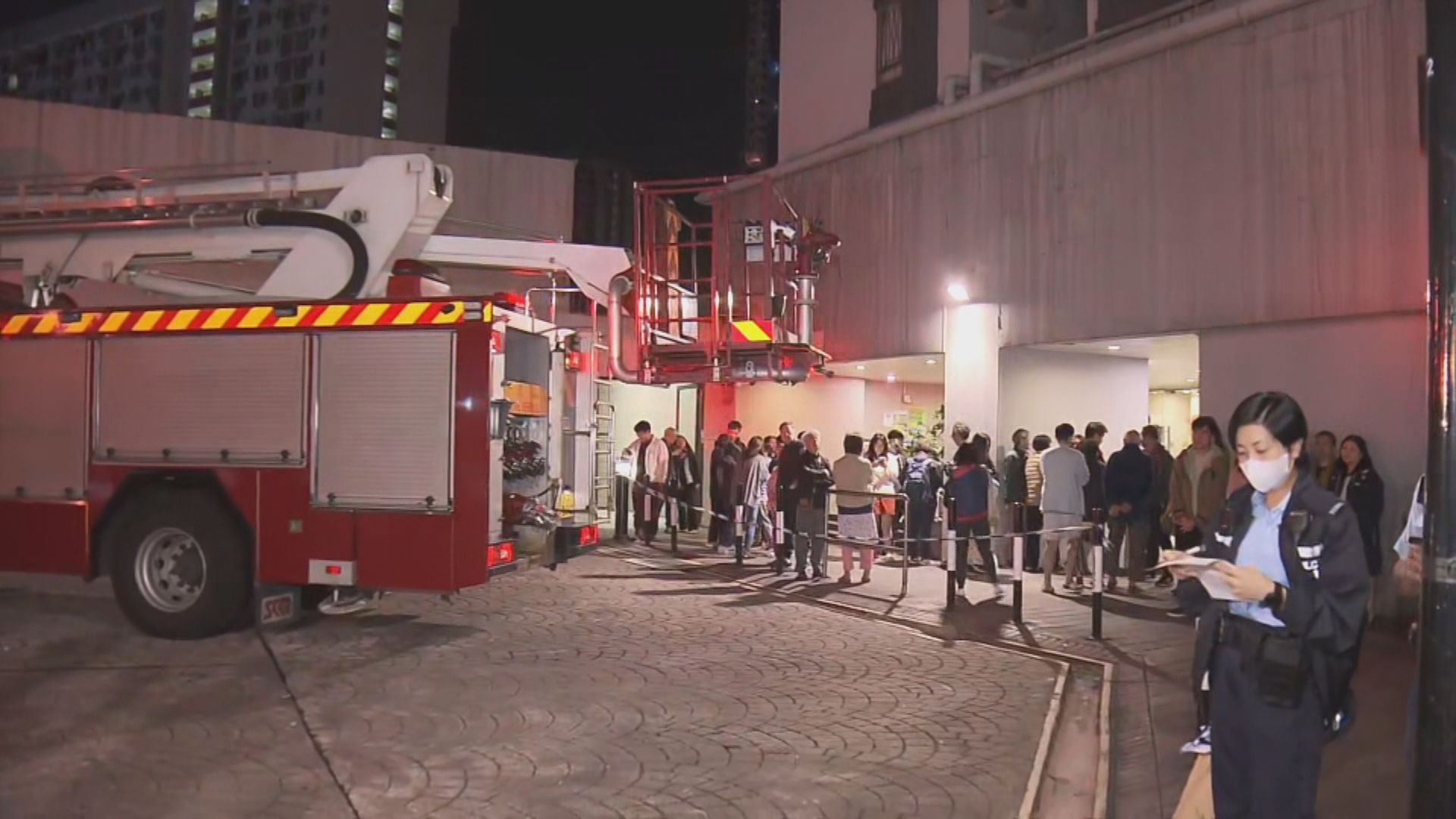 「尿袋」起火｜葵涌一單位火警　女子吸濃煙半昏迷送院
