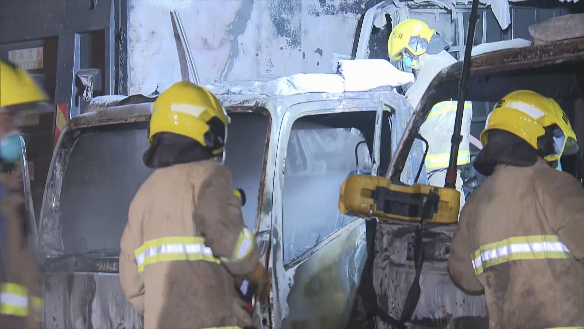 葵涌2貨車焚毀8車被波及　警列縱火