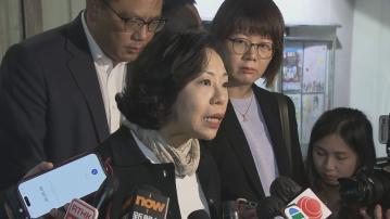 麥美娟到梁顯利社區中心探望居民