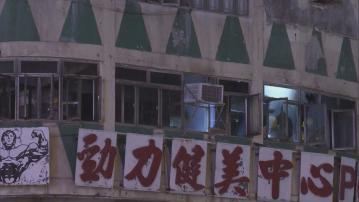 華豐大廈部分居民獲准入內 有消防員在場調查