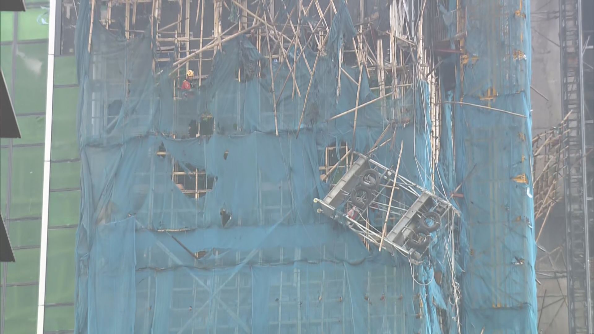 尖沙咀地盤四級火　消防坍塌搜救隊到場檢查大廈結構