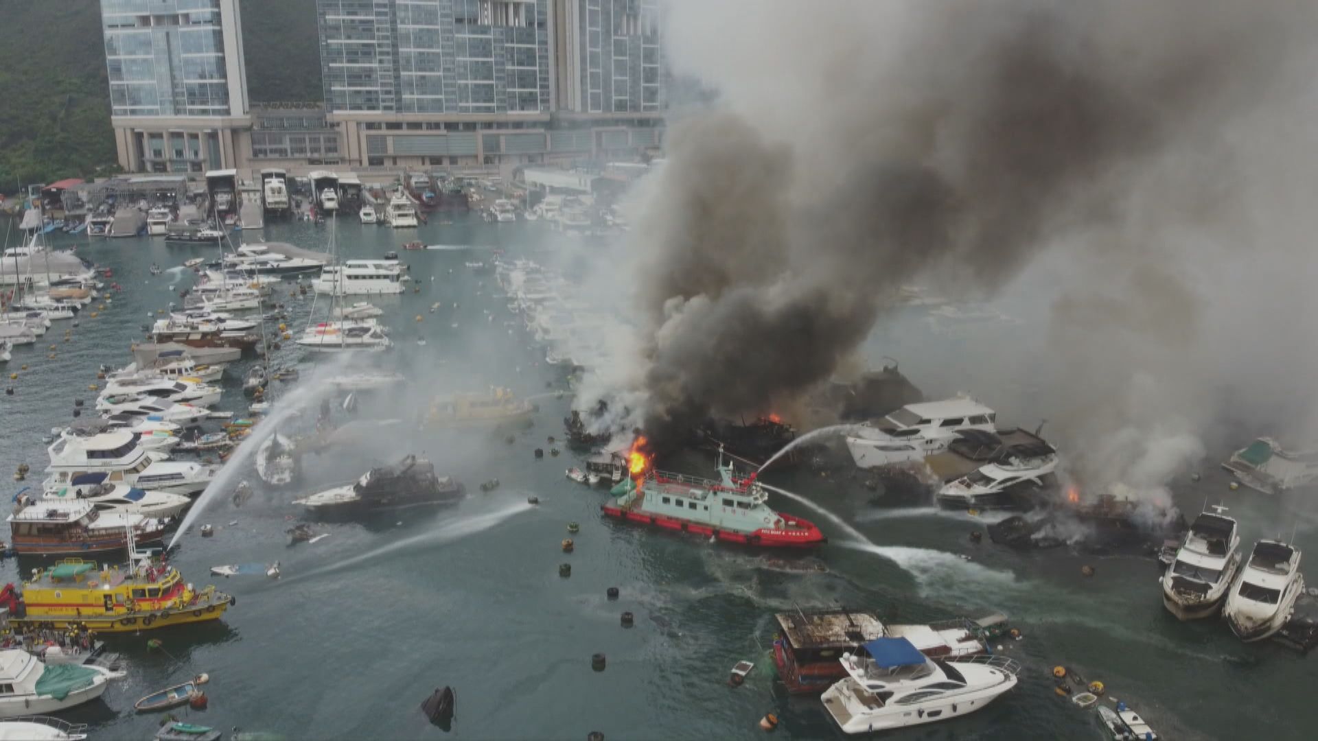 香港仔避風塘三級船火波及逾30艘船　一男童受傷送院