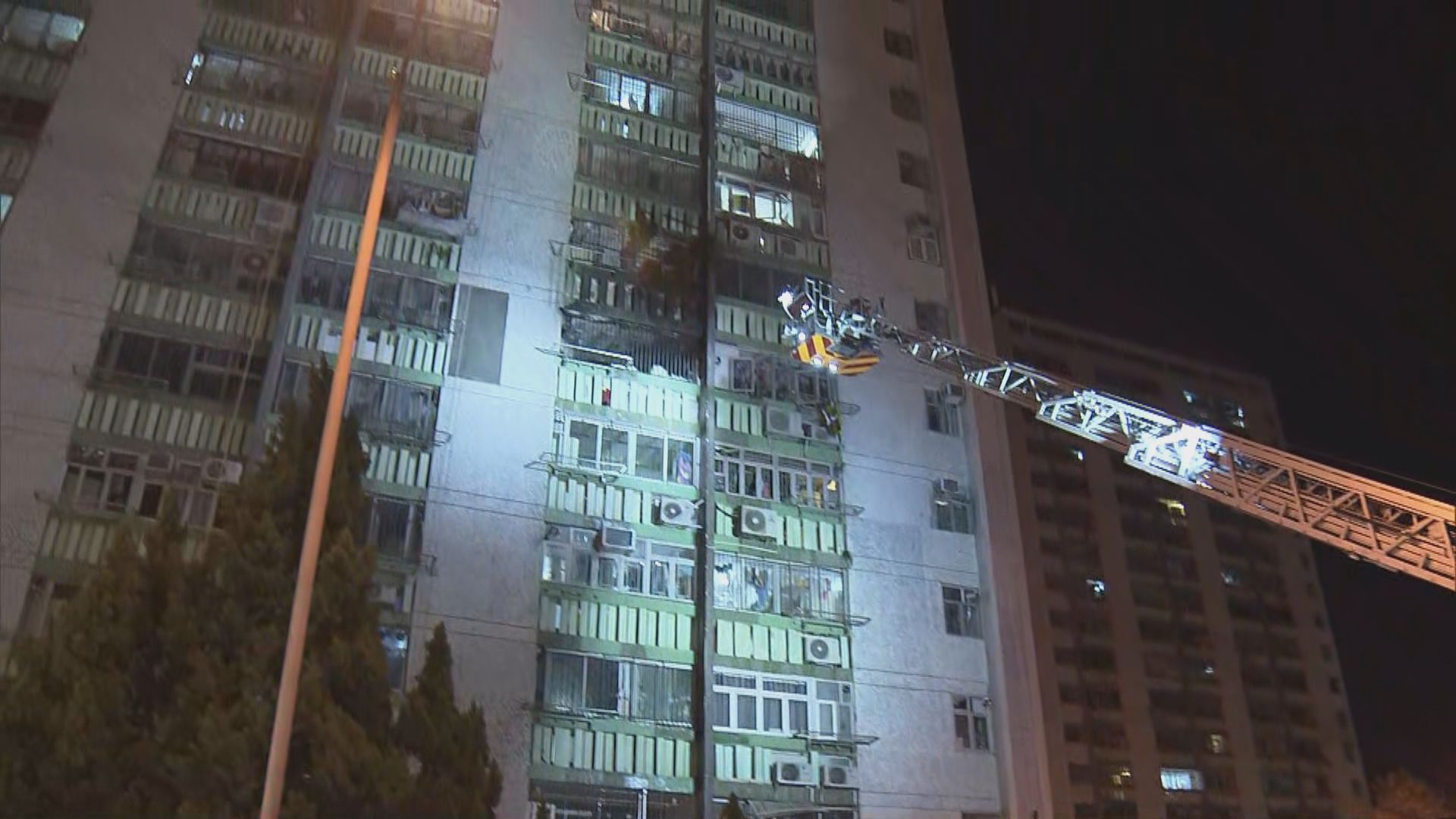 順天邨單位失火　一人吸入濃煙不適送院