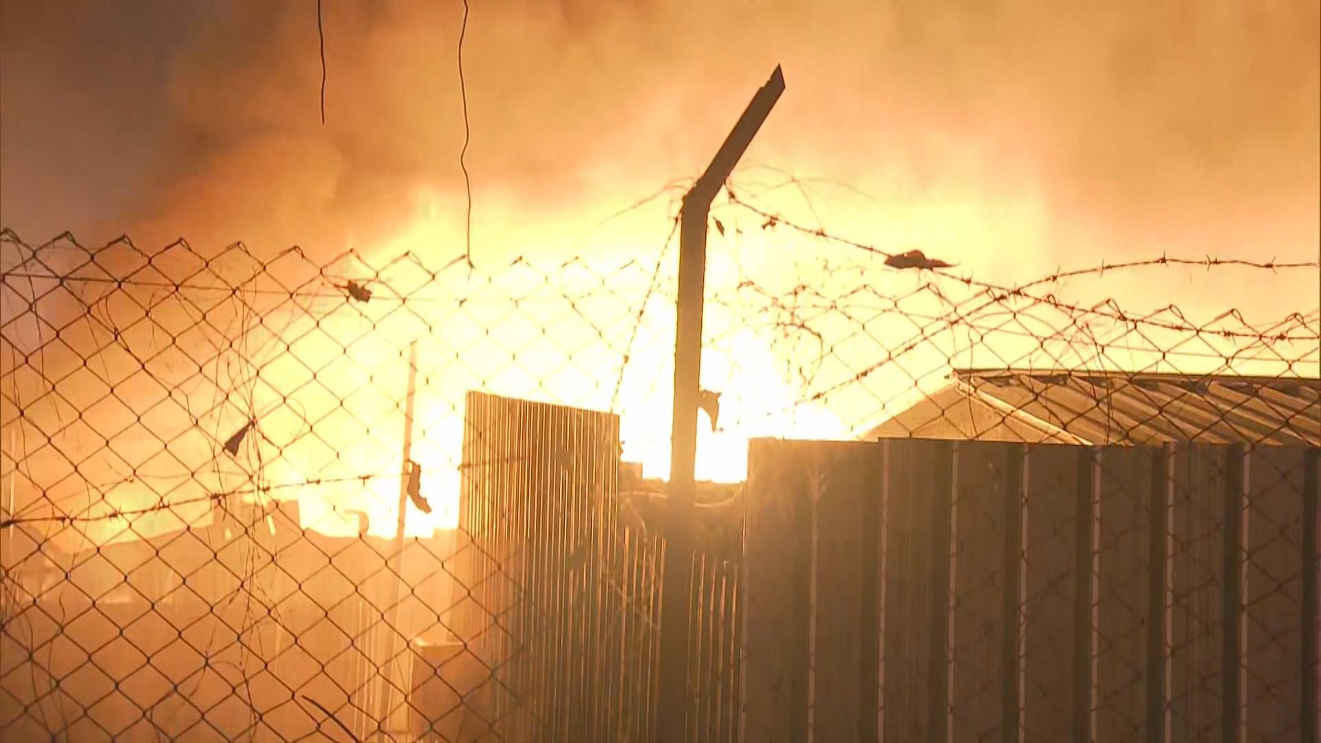 上水文錦渡路兩個貨倉發生火警