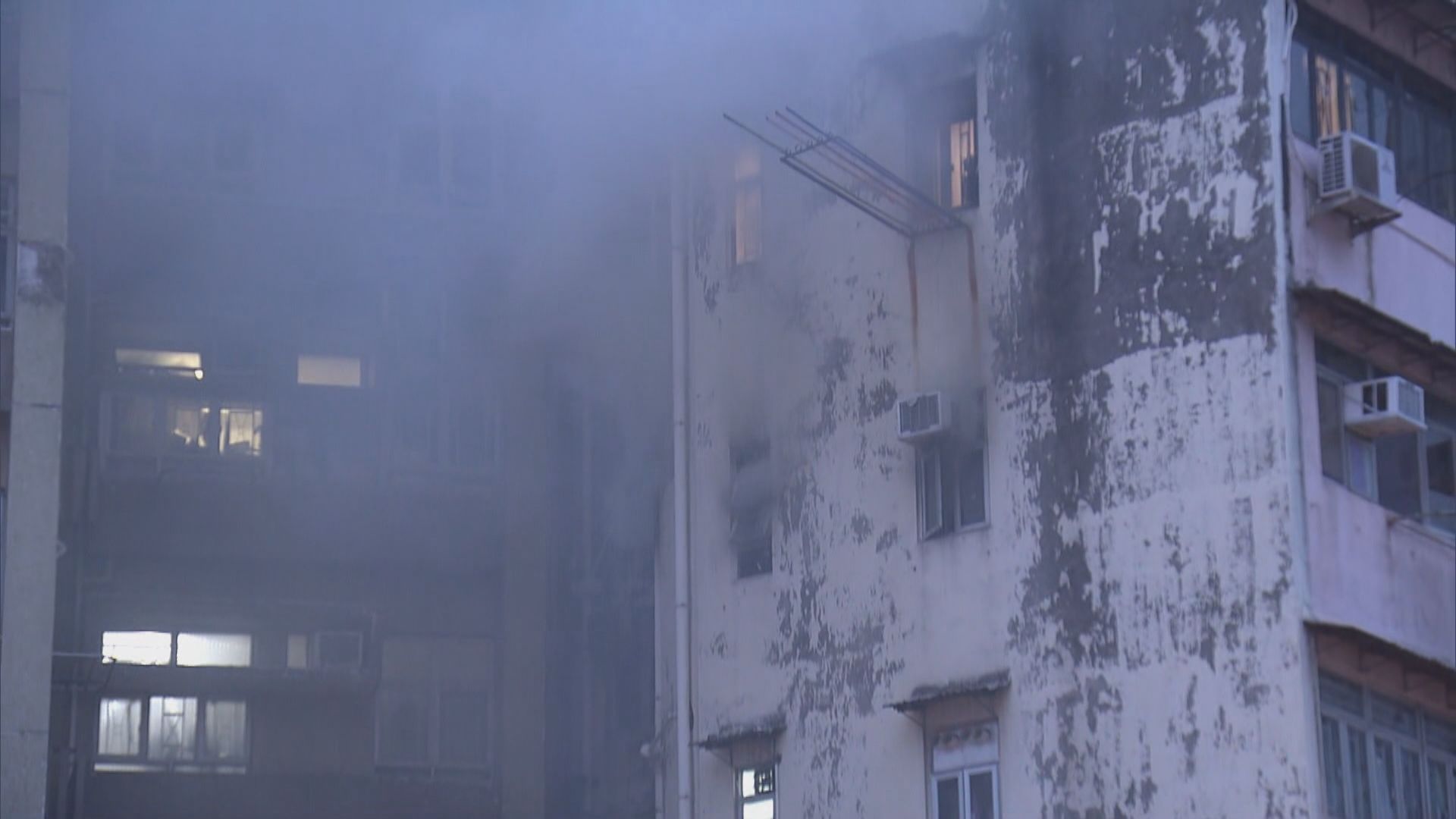 深水埗單位失火疏散約50人無人傷