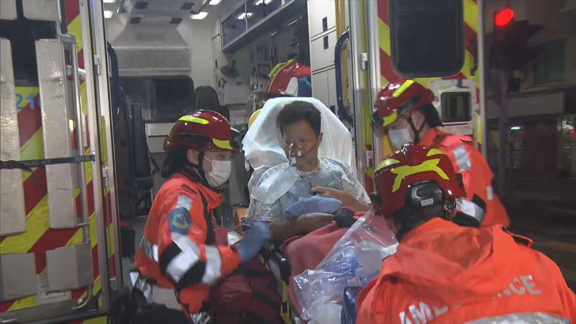 深水埗唐樓單位失火　兩人不適送院