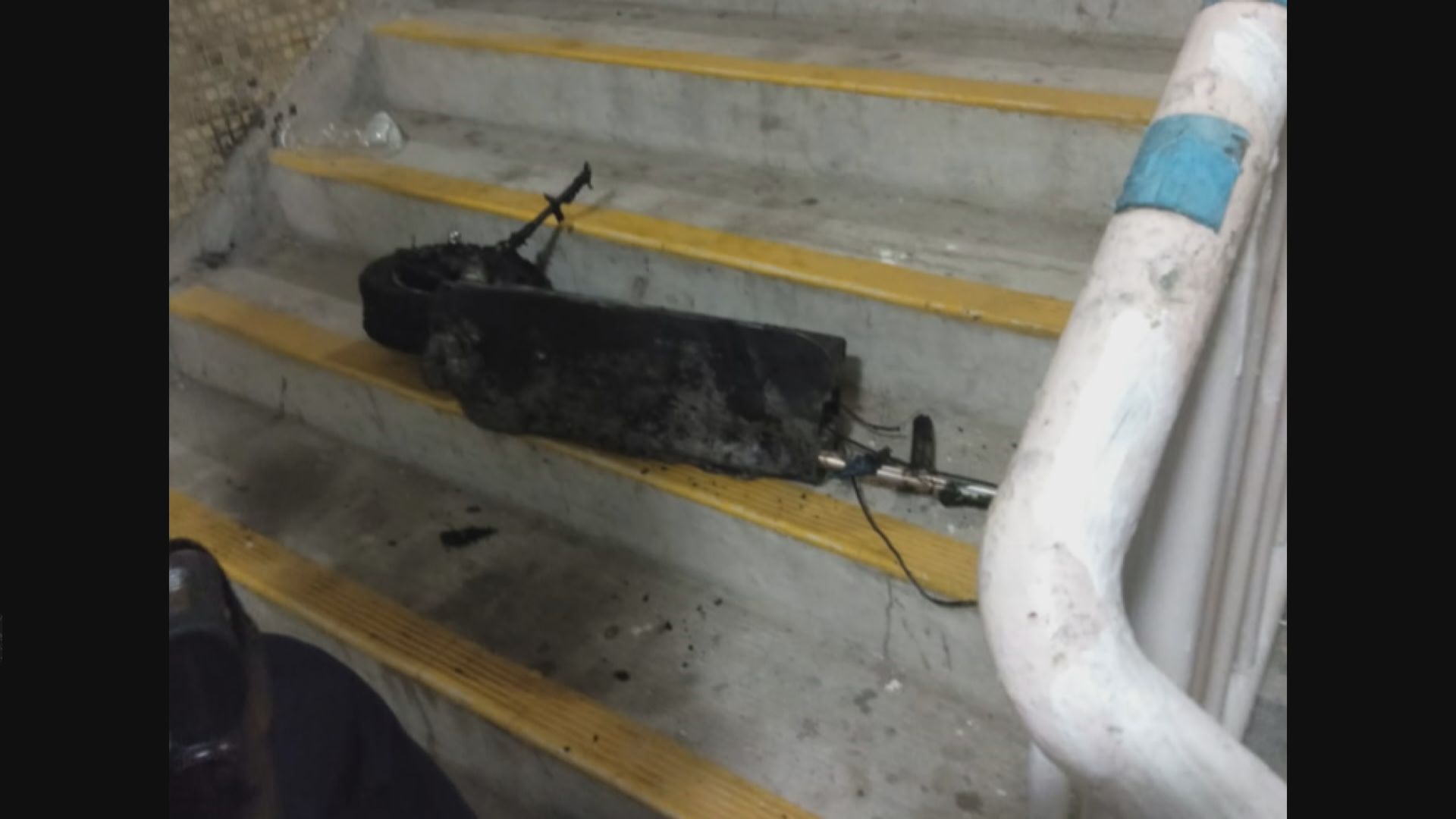 沙角邨一單位電動滑板車短路起火釀一死兩傷