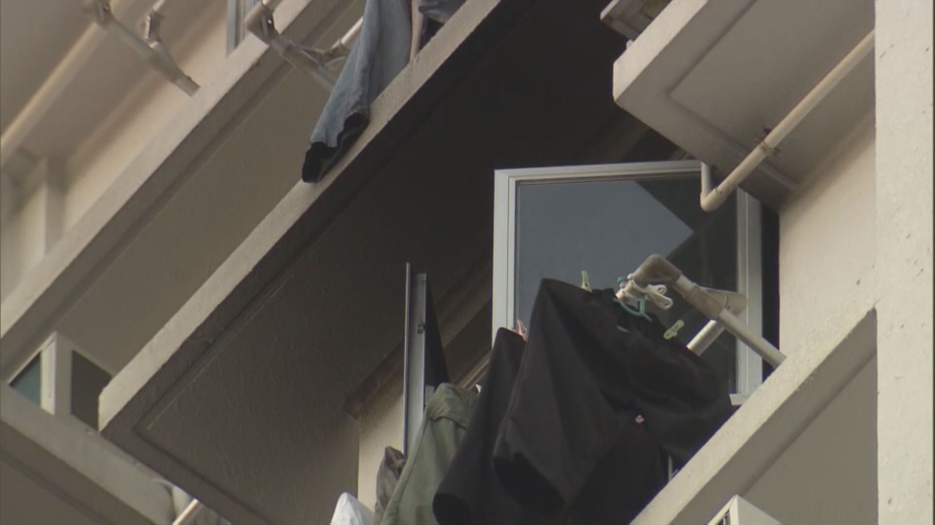 沙田水泉澳邨有單位起火　四人吸入濃煙不適