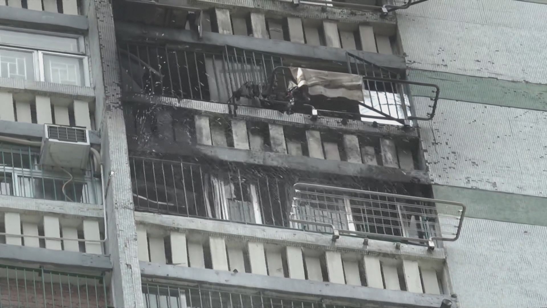 大圍新翠邨一單位疑燃點香燭釀火警無人傷