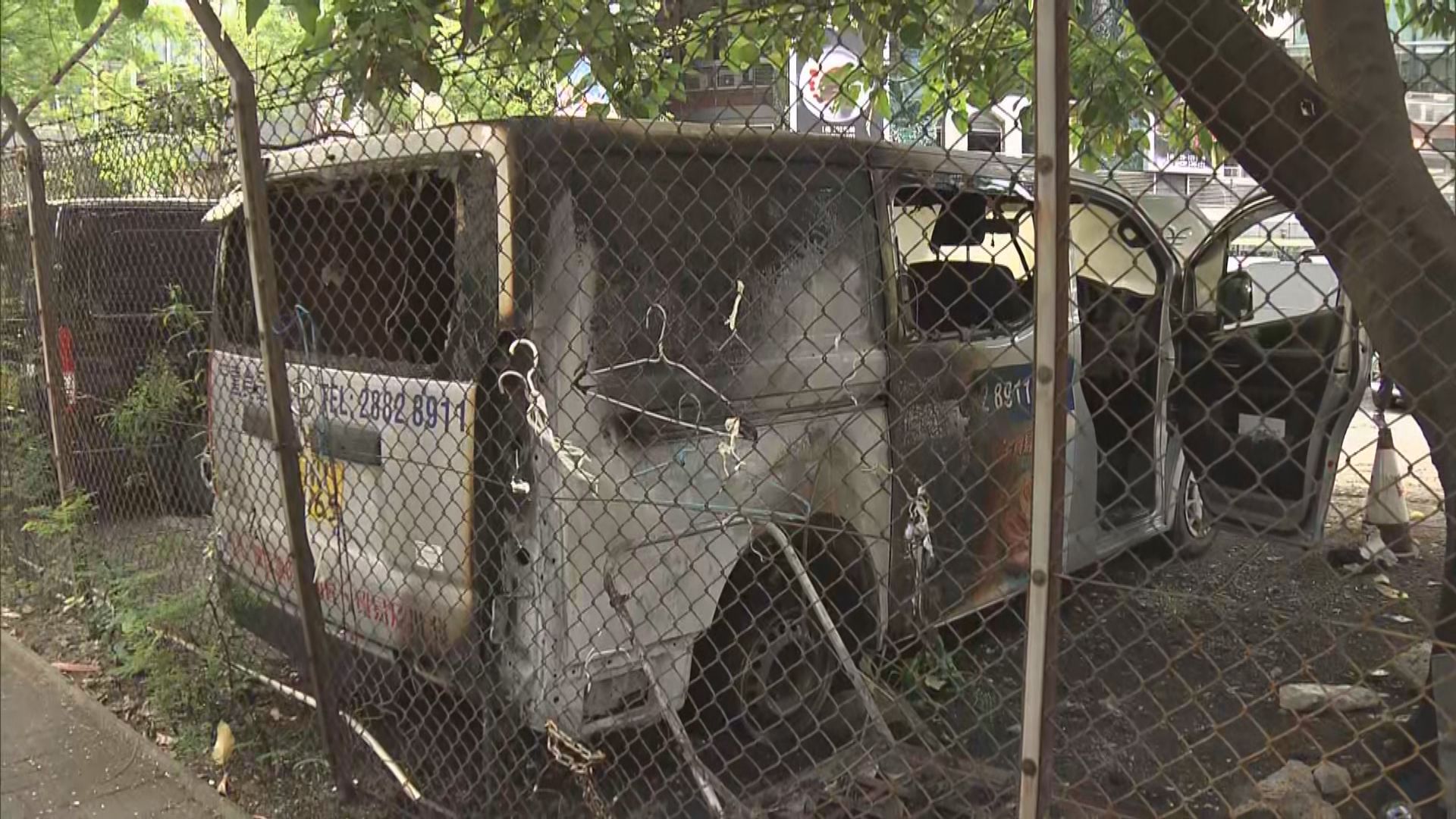 將軍澳有客貨車起火 無人受傷