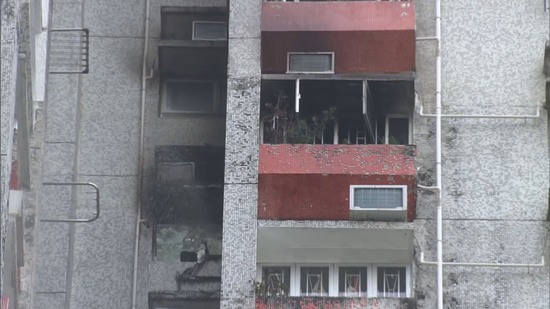 將軍澳英明苑一單位閉門失火 一人不適