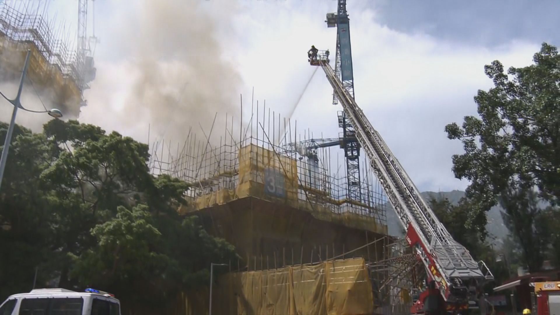 屯門地盤三級火五小時撲熄無人傷