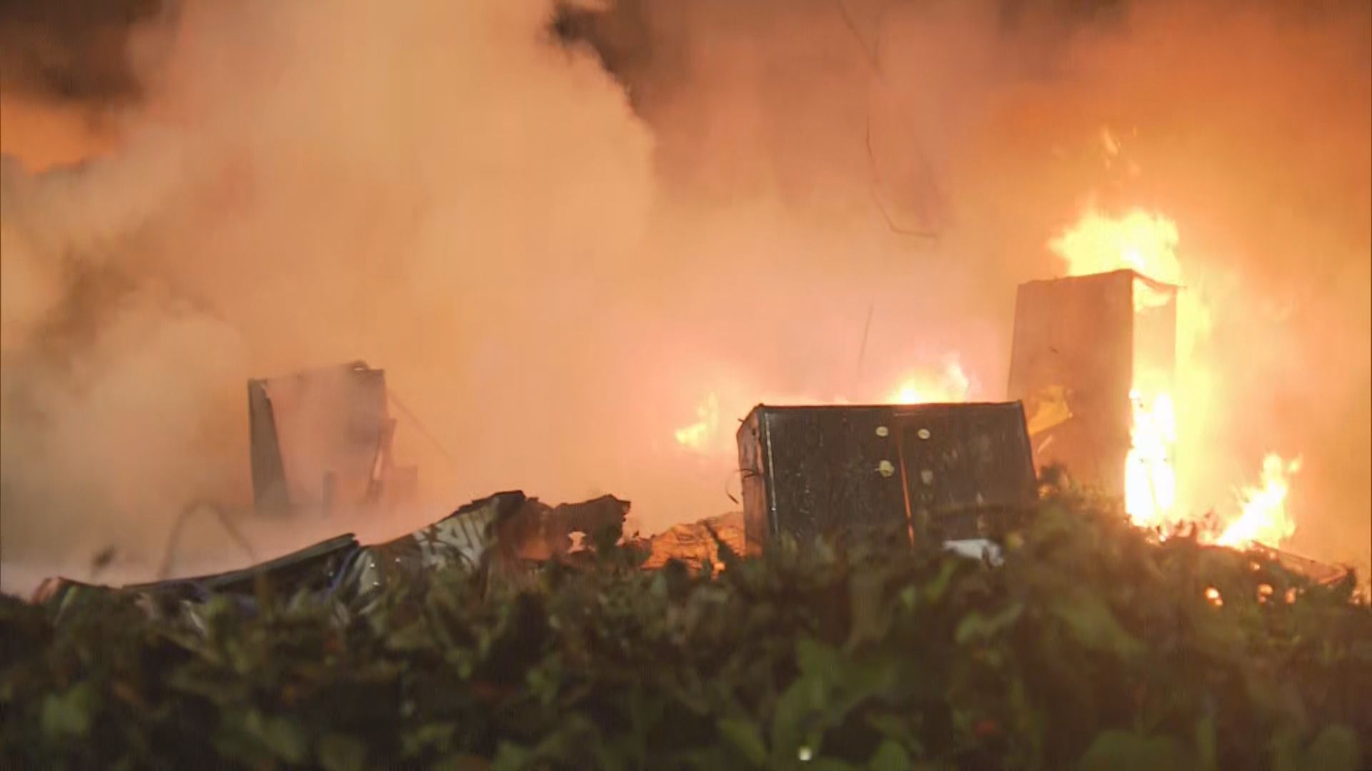 屯門村屋起火無人傷